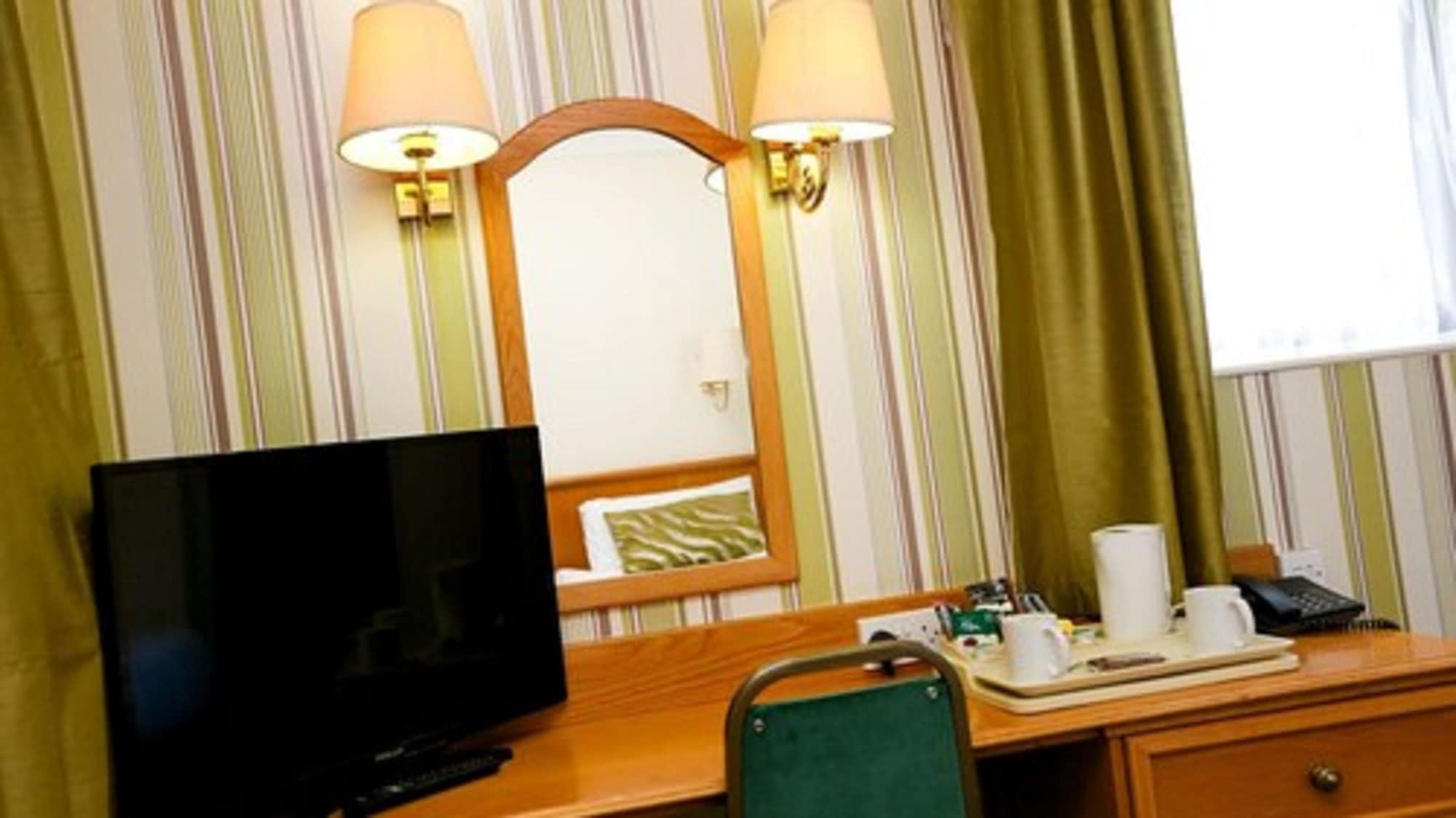 Fairways Lodge & Leisure Club Престуич Екстериор снимка