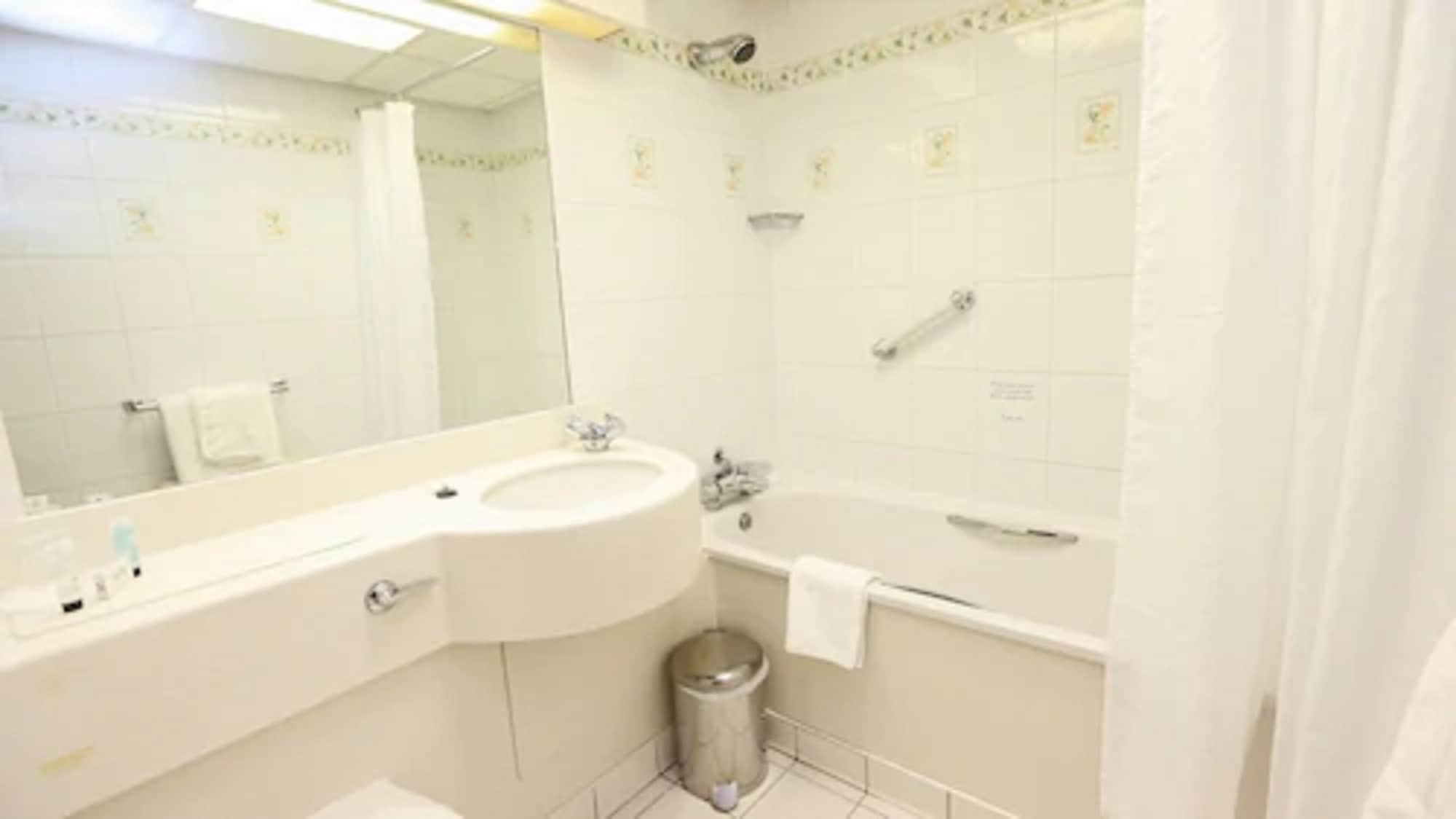 Fairways Lodge & Leisure Club Престуич Екстериор снимка